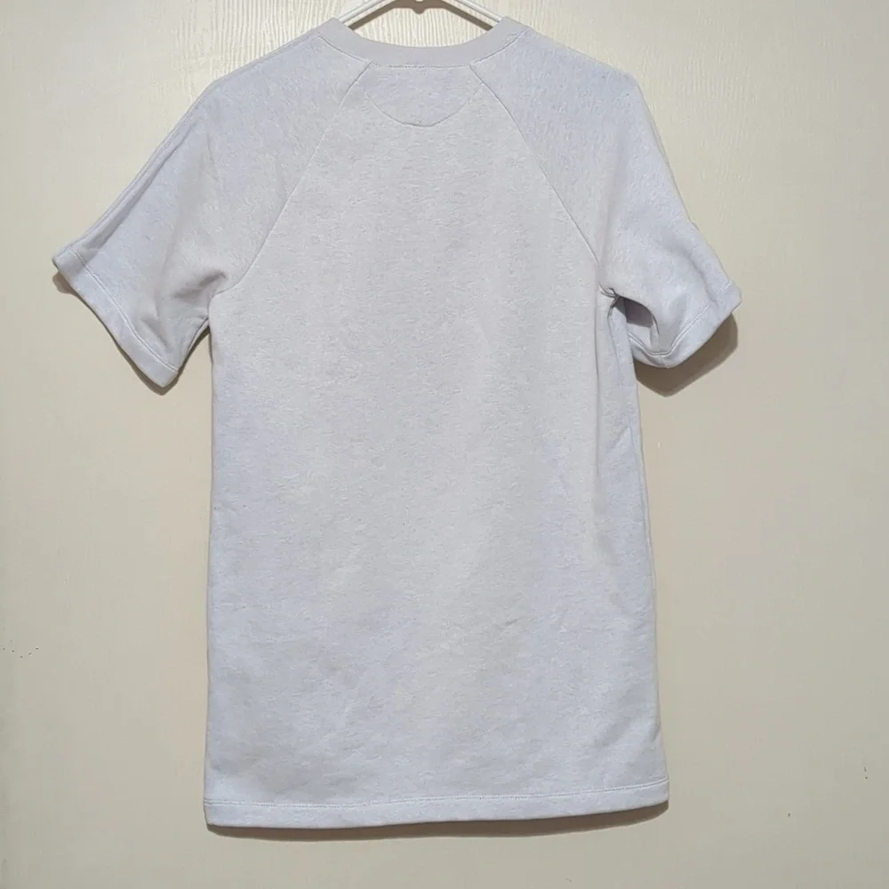 Nike loose fit grey short sleeve shirt with sleeve pocket Youth unisex Sz Large